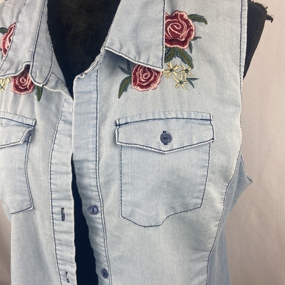 Cavalini Light Blue Embroidered Button Down Vest - Picture 4 of 8